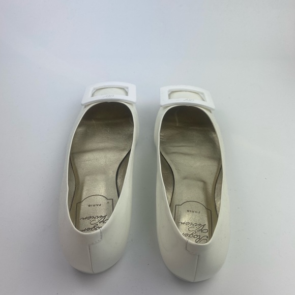 Roger Vivier Gommette White Patent Leather Flats - Picture 3 of 7